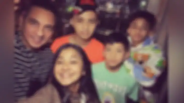 Frans Mohede bersama istri dan anak-anaknya