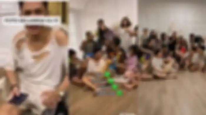 Sesi foto keluarga saat Lebaran yang viral di TikTok. Baju Lebaran yang mereka kenakan jadi sorotan.