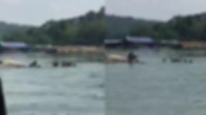Ingin foto selfie dengan warung apung, perahu yang ditumpangi 20 wisatawan di Wadung Kedung Ombo di Boyolali terbalik pada Sabtu (15/5/2021).  Wisata lebaran berujung pilu. 