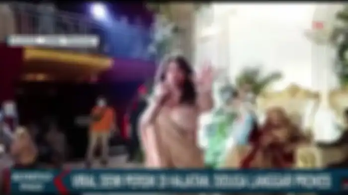 Viral video pedangdut Dewi Perssik manggung di acara khitanan di Kudus, Jawa Tengah, Sabtu (22/5/2021). 