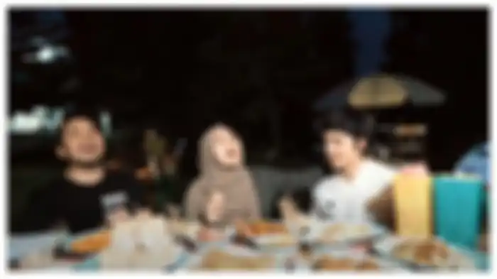 Tangkapan layar momen Thariq, Aurel Hermansyah, dan Atta Halilintar liburan ke puncak, Kamis (27/5/2021). 