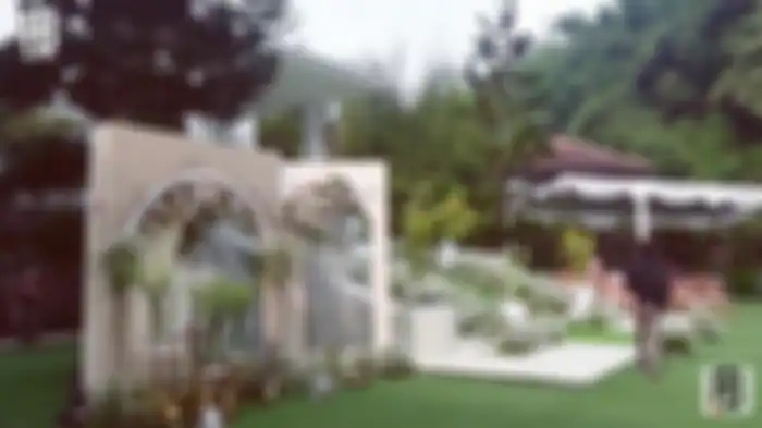 dekorasi dan hiasan di sekitar venue 