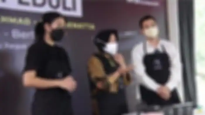 Chef Renatta, Menteri Sosial (Mensos) Tri Rismaharini dan Raffi Ahmad saat acara TraktiRANS Dailybox Peduli, Minggu (20/6/2021).