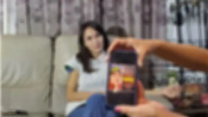 Foto anak Wenny Ariani dan Rezky Aditya diumbar ke publik, wajah Nikita Mirzani malah bikin curiga netizen. 