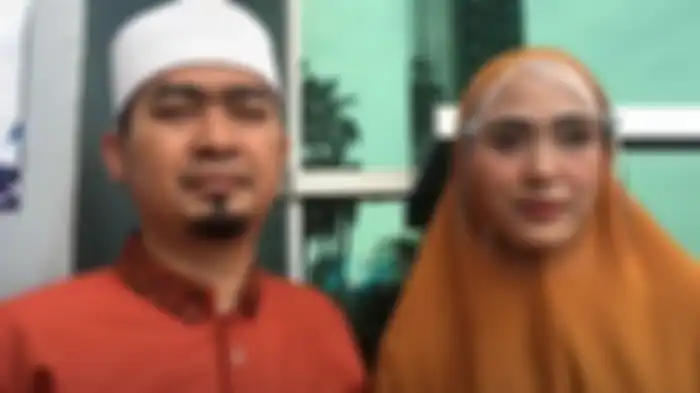 April Jasmine dan Ustaz Solmed