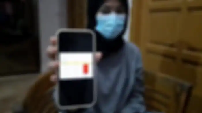 Riska selaku penyintas covid-19 yang mampu sembuh setelah menjalani isoman selama satu bulan lamanya menunjukan tanda negatif hasil PCR.  
