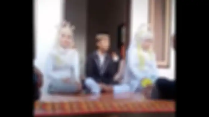 Tangkapan Layar Video Viral, Seorang Pria Nikahi Dua Wanita Sekaligus
