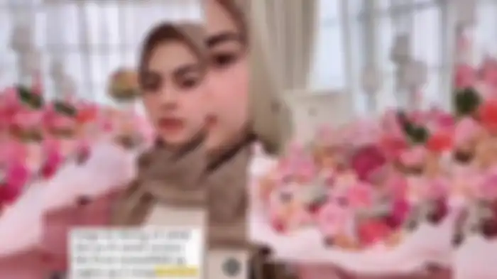 Syahrini terima buket bunga raksasa 