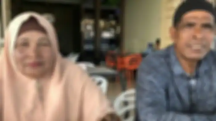 Orang tua Nurul Akmal Lifter Indonesia asal Aceh, Nurmala Ishak dan Hasballah warga Desa Serbajaman Tunong Kecamatan Tanah Luas, Aceh Utara. 