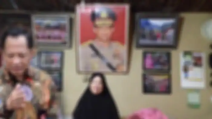 Mendagri Tito Karnavian ditinggal pergi sang ibunda untuk selama-lamanya. Kabar duka ini dibenarkan Kemendagri melalui unggahan foto duka.