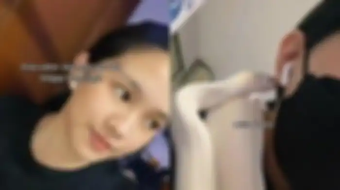 Setor uang ke ATM, wanita ini bawa ular melilit di leher