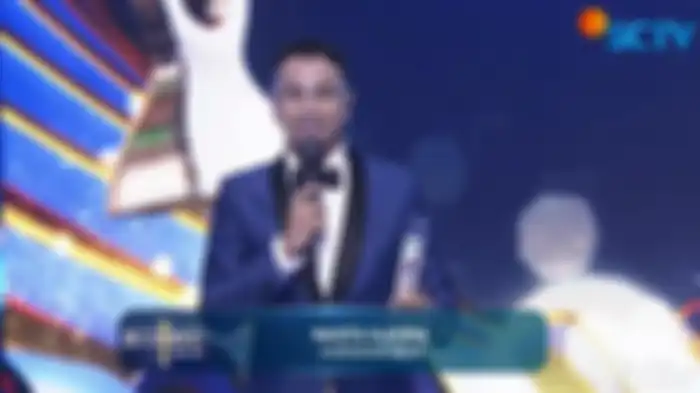 Nagita Slavina yang diwakili Raffi Ahmad raih penghargaan Gorgeous Mom