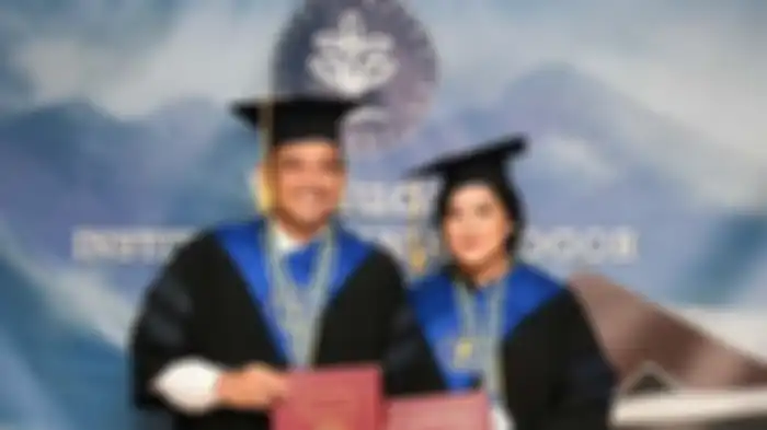 Bobby Nasution dan Kahiyang Ayu wisuda S2