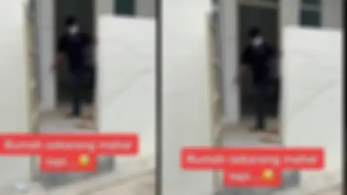 Baru sekali ditendang, tembok perumahan ini langsung retak.