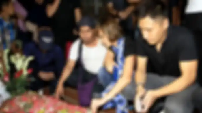 Proses pemakaman almarhum Budi Anduk
