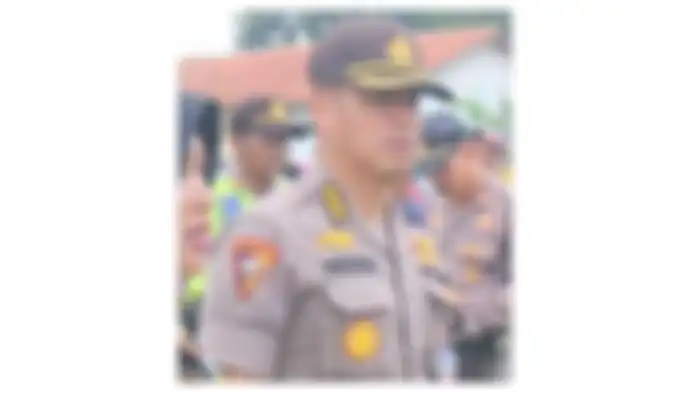 Di media sosial, Aurellia Renatha mengunggah foto Kombes Rachmat Widodo saat muda. Ini pesan pilu Aurellia Renatha pada ayahnya. 