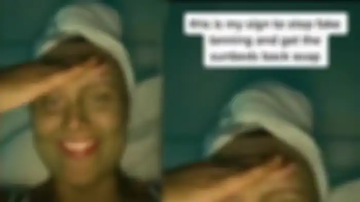 Kerry Anne saat menunjukkan kulit wajahnya yang berubah warna jadi hijau bak Shrek.