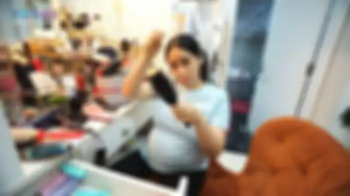 Nagita kaget disisirnya ada uban