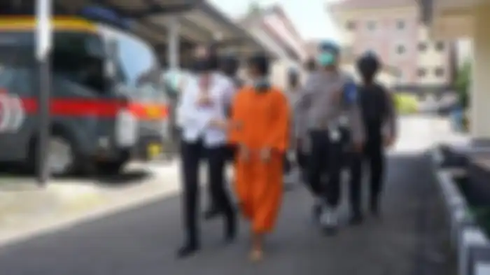 Kadek Ardiasih saat dihadirkan pada pengungkapan kasus pencurian di Banjar Sidembunut, Kelurahan Cempaga, Kabupaten Bangli, Bali, Senin 11 Oktober 2021. 