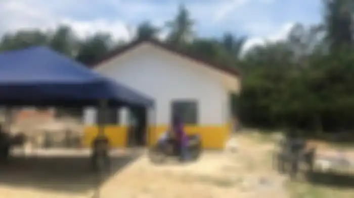 nenek kelthom samat tidak sempat menghadiri acara serah terima kunci rumah yang digelar