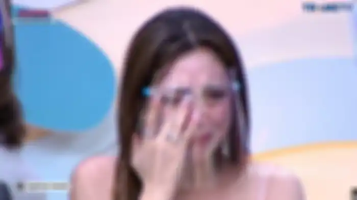 Celine Evangelista nangis saat tahu Stefan William pergi bersama wanita lain. 