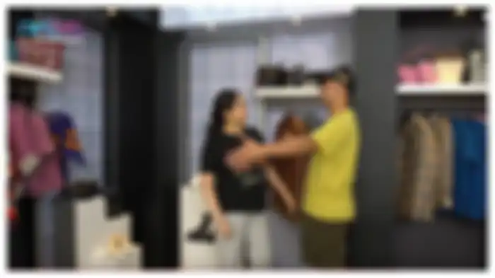 Raffi Ahmad dan Nagita Slavina dalam kanal YouTube RANS Entertaiment, Senin (18/10/2021). Raffi memberikan kejutan mewah untuk Nagita.
