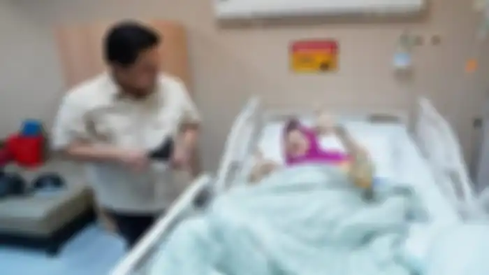 Menteri BUMN Erick Thohir menjenguk presenter Dorce Gamalama