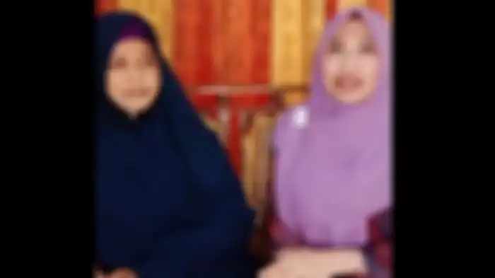 Nurul Aisyah (38) bersama Nana Ratnawati Palaha 