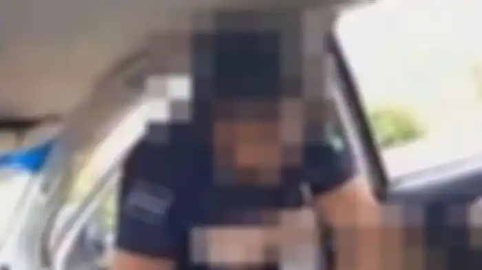 Potongan video yang viral memperlihatkan dua polisi di Meksiko terekam berhubungan seks