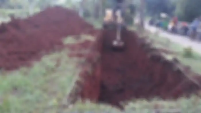 Suami di Ponorogo, Jawa Timur nekat sudah dua kali membongkar makam mendiang istrinya yang telah meninggal selama 25 hari. 