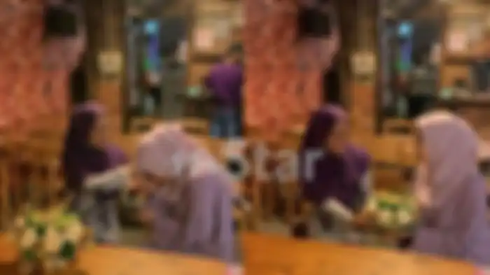 Momen lamaran di warung sederhana.