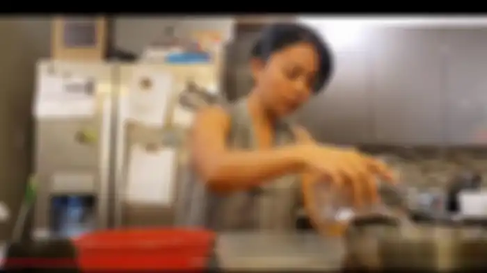 Devi kini sibuk jualan tempe di AS 