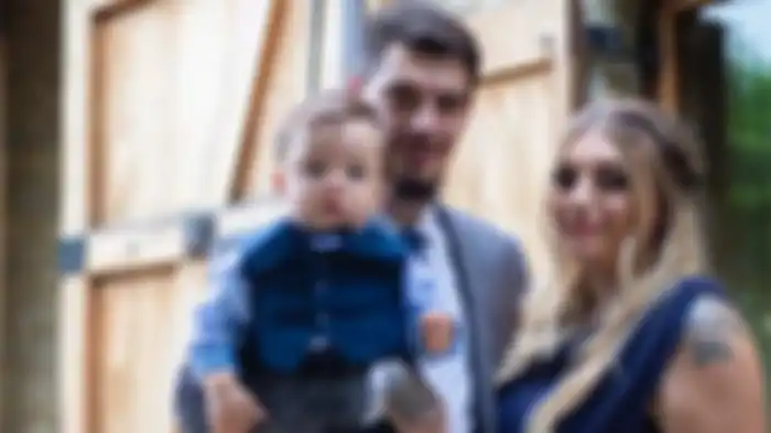 Shannon Richardson bersama suaminya Jack Gray dan anak mereka Freddie. 