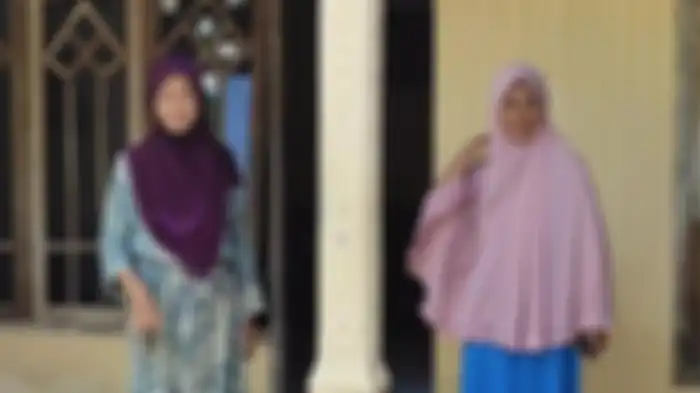 Dainem (kiri) dan Wuryandari (kanan) Ditemui di Rumahnya di Desa Dagangan, Kecamatan Dagangan, Kabupaten Madiun.