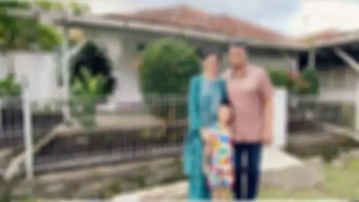 Uut Permatasari perlihatkan rumahnya yang sederhana