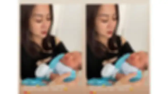Tante Ernie menggendong cucu pertamanya, Kamis (23/12/2021)