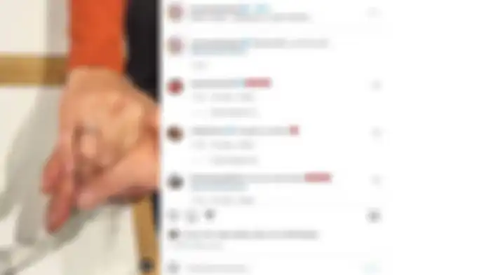 Venna Melinda tersipu malu saat mendapatkan cincin dari Ferry Irawan.