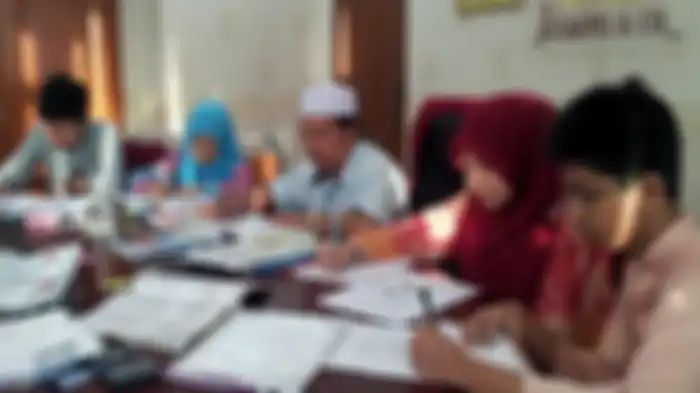 Ayu Syaheera bekerja dengan keempat saudaranya di perusahaan ayah mereka