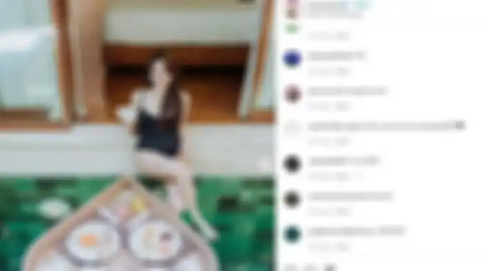 Pose seksi Hana Hanifah