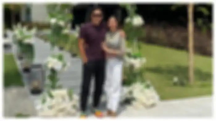 Momen mesra Engku Emran dan istri 