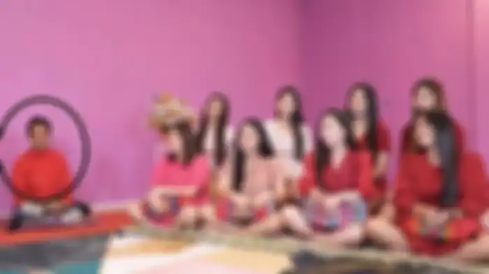 Ong Dam Soro bersama 8 istrinya