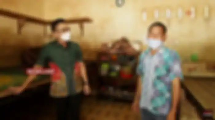 Alumni penjara pribadi milik Bupati Langkat non aktif Terbit Rencana Perangin Angin, Suparman Perangin Angin diwawancarai Aiman di dalam kerangkeng. 