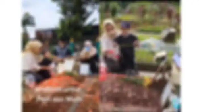 Gala Sky ikut ziarah ke makam mendiang Vanessa Angel dan Bibi Ardiansyah. 