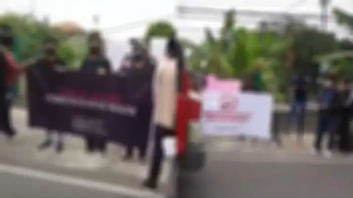 Demo tolak pemindahan makam Vanessa Angel