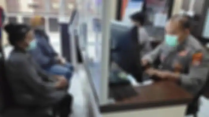 Paliyem ketika melaporkan sang anak yang kembali menjual perabot rumah demi senangkan pacar.