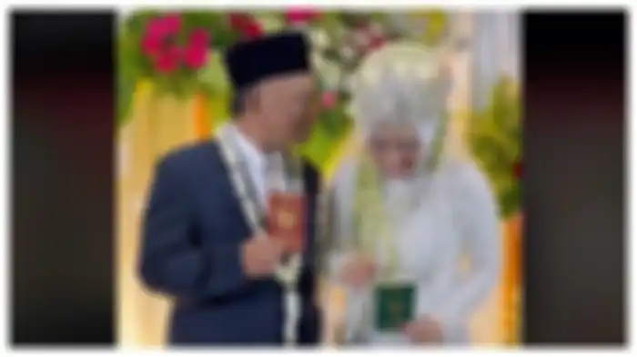 Cuplikan video pernikahan pria berusia 61 tahun dengan cinta pertamanya.