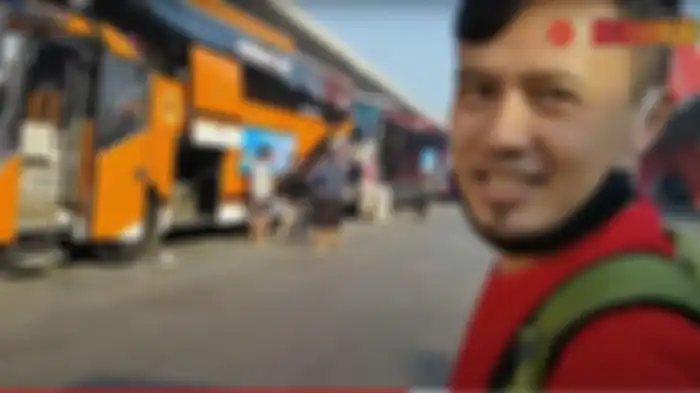 Aditya Warman menggunakan waktu luangnya untuk travel dan jadi YouTuber.
