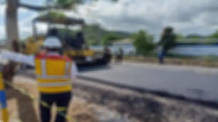 Pengaspalan jalan depan Sirkuit Mandalika terus dikebut.