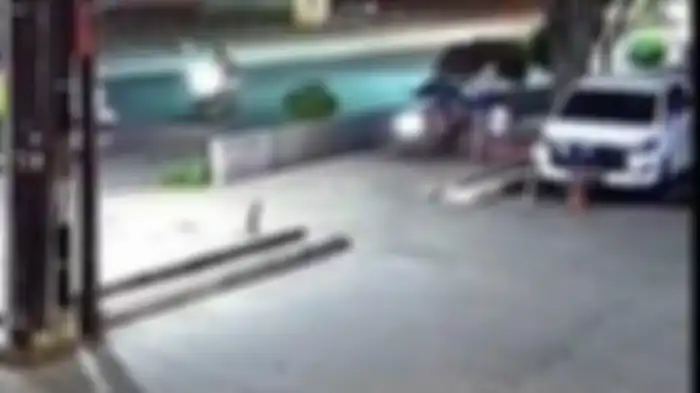 Rekaman CCTV seorang wanita alami begal selangkangan di Bekasi