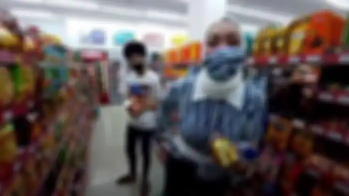 Angelina Sondakh belanja di Supermarket